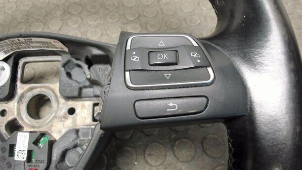 Foto: LEDERLENKRAD eines VW Golf Variant 1.6 TDI DPF Ghia