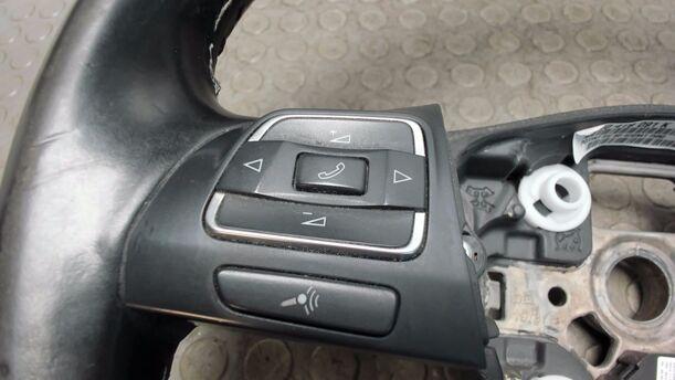 Foto: LEDERLENKRAD eines VW Golf Variant 1.6 TDI DPF Ghia