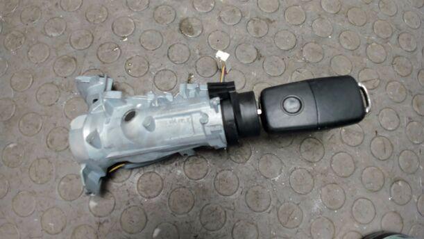 Foto: ZÜNDSCHLOSS / LENKSCHLOSS eines VW Golf Variant 1.6 TDI DPF Ghia