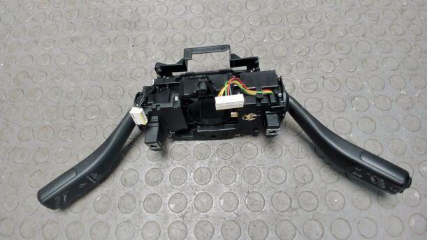 Foto: LENKSTOCKSCHALTER / KOMBISCHALTER eines VW Golf Variant 1.6 TDI DPF Ghia