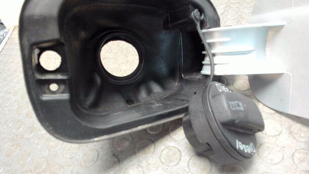 Foto: TANKKLAPPE / TANKDECKEL eines VW Golf Variant 1.6 TDI DPF Ghia