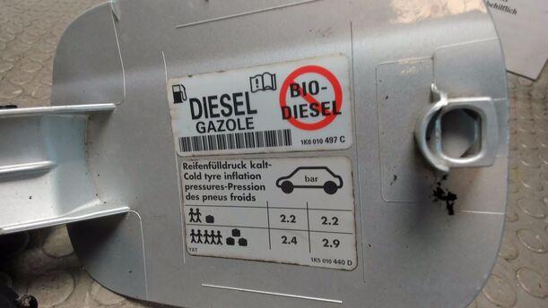 Foto: TANKKLAPPE / TANKDECKEL eines VW Golf Variant 1.6 TDI DPF Ghia