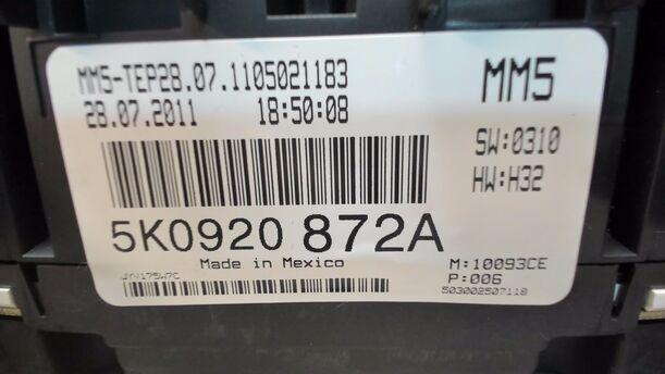 Foto: KOMBIINSTRUMENT / TACHOEINHEIT eines VW Golf Variant 1.6 TDI DPF Ghia
