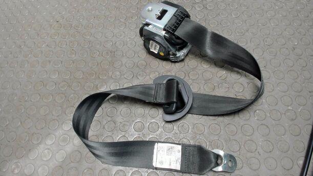 Foto: SICHERHEITSGURT VORNE RECHTS eines VW Golf Variant 1.6 TDI DPF Ghia