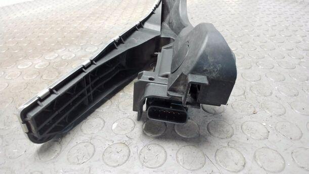 Foto: GASPEDAL ( DIESEL / SCHALTGETRIEBE ) eines VW Golf Variant 1.6 TDI DPF Ghia