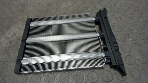 Foto: ZUSATZHEIZUNG ELEKTRISCH eines VW Golf Variant 1.6 TDI DPF Ghia
