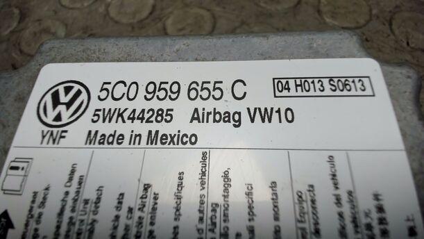 Foto: AIRBAGSTEUERGERÄT eines VW Golf Variant 1.6 TDI DPF Ghia