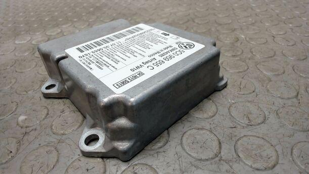 Foto: AIRBAGSTEUERGERÄT eines VW Golf Variant 1.6 TDI DPF Ghia