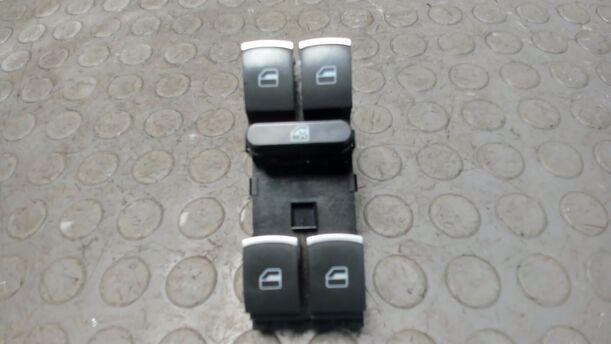 Foto: FENSTERHEBERSCHALTER VORNE LINKS eines VW Golf Variant 1.6 TDI DPF Ghia