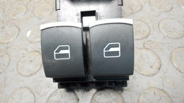 Foto: FENSTERHEBERSCHALTER VORNE LINKS eines VW Golf Variant 1.6 TDI DPF Ghia