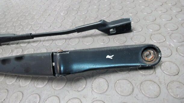 Foto: SCHEIBENWISCHERARME VORN eines VW Golf Variant 1.6 TDI DPF Ghia