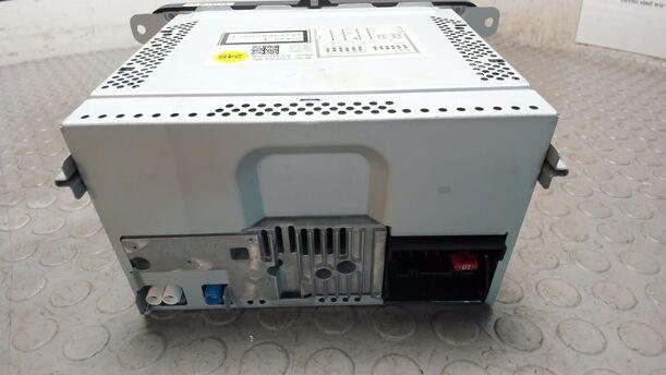 Foto: RADIO eines VW Golf Variant 1.6 TDI DPF Ghia