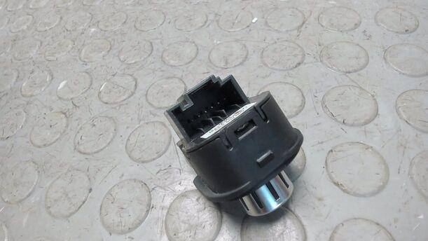 Foto: SCHALTER SPIEGELVERSTELLUNG eines VW Golf Variant 1.6 TDI DPF Ghia