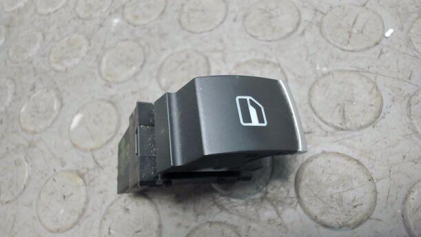 Foto: FENSTERHEBERSCHALTER eines VW Golf Variant 1.6 TDI DPF Ghia