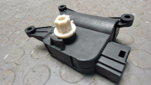 Foto: STELLMOTOR ZENTRALKLAPPE eines VW Golf Variant 1.6 TDI DPF Ghia