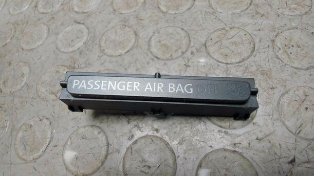 Foto: KONTROLLLEUCHTE BEIFAHRERAIRBAG eines VW Golf Variant 1.6 TDI DPF Ghia