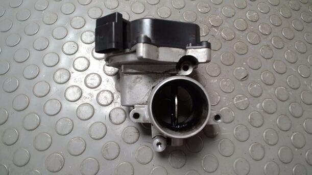 Foto: DROSSELKLAPPENSTUTZEN/ DROSSELKLAPPE eines VW Golf Variant 1.6 TDI DPF Ghia