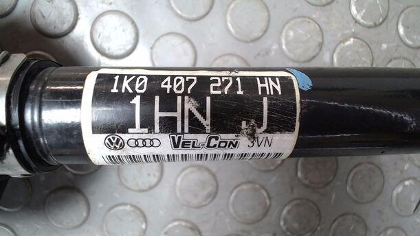 Foto: ANTRIEBSWELLE LINKS ( 5 GANG SCHALTGETRIEBE ) eines VW Golf Variant 1.6 TDI DPF Ghia