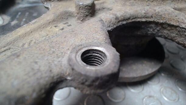 Foto: ACHSSCHENKEL VORN LINKS eines VW Golf Variant 1.6 TDI DPF Ghia