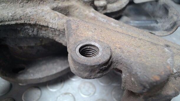 Foto: ACHSSCHENKEL VORN LINKS eines VW Golf Variant 1.6 TDI DPF Ghia