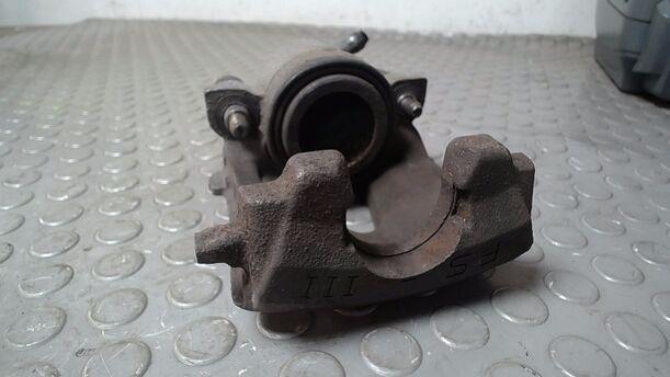 Foto: BREMSSATTEL VORN RECHTS eines VW Golf Variant 1.6 TDI DPF Ghia