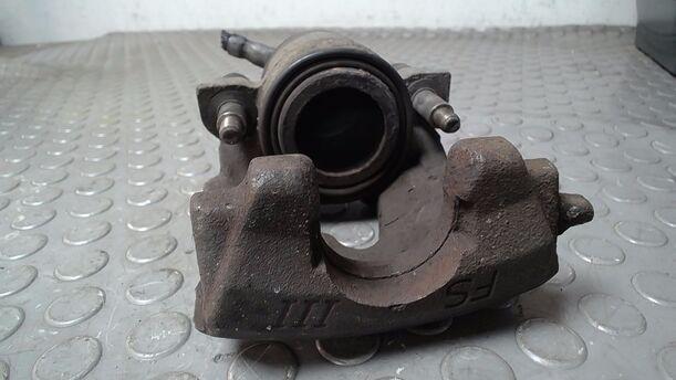 Foto: BREMSSATTEL VORN LINKS eines VW Golf Variant 1.6 TDI DPF Ghia