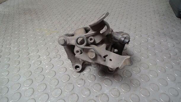 Foto: BREMSSATTEL HINTEN RECHTS ( BOSCH ) eines VW Golf Variant 1.6 TDI DPF GLS