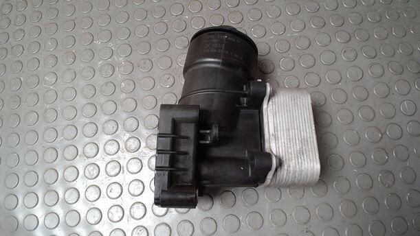 Foto: ÖLFILTERGEHÄUSE eines VW Golf Variant 1.6 TDI DPF GLS