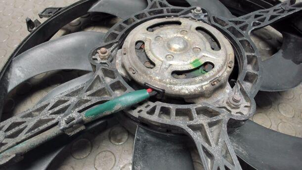 Foto: ELEKTROLÜFTER eines Opel Tigra Twin Top 1.3 CDTI GLS