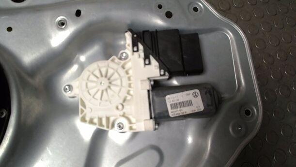 Foto: FENSTERHEBER ELEKTRISCH HINTEN LINKS ( VARIANT ) eines VW Golf Variant 1.6 TDI DPF GLS