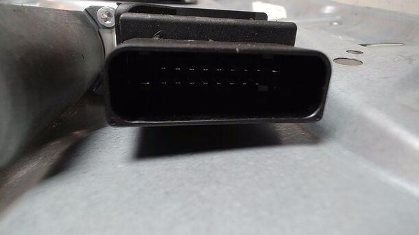 Foto: FENSTERHEBER ELEKTRISCH HINTEN LINKS ( VARIANT ) eines VW Golf Variant 1.6 TDI DPF GLS