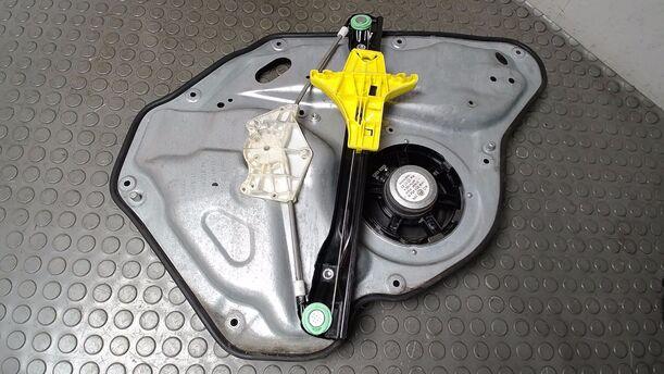 Foto: FENSTERHEBER ELEKTRISCH HINTEN LINKS ( VARIANT ) eines VW Golf Variant 1.6 TDI DPF GLS