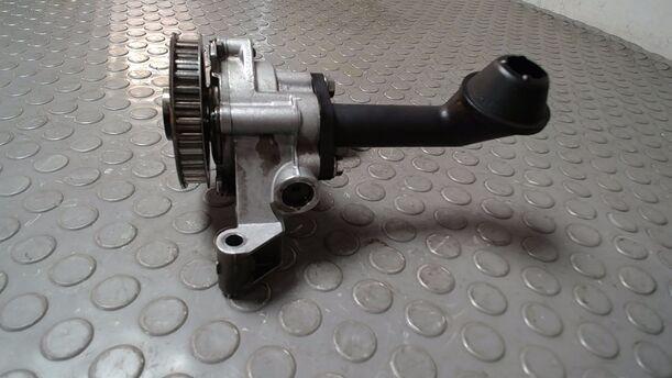 Foto: ÖLPUMPE eines VW Golf Variant 1.6 TDI DPF GLS