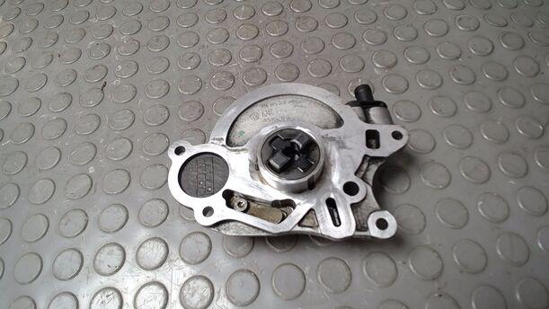 Foto: VAKUUMPUMPE eines VW Golf Variant 1.6 TDI DPF GLS