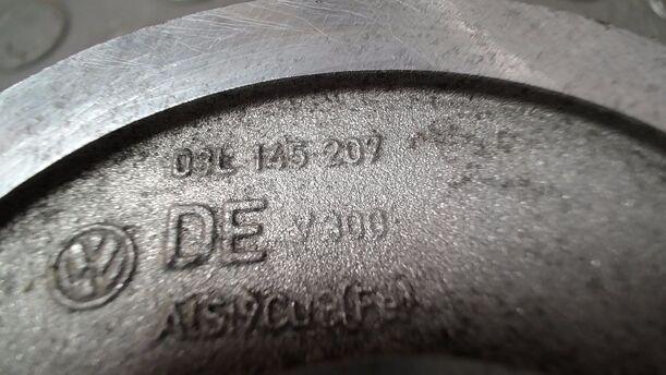 Foto: VAKUUMPUMPE eines VW Golf Variant 1.6 TDI DPF GLS