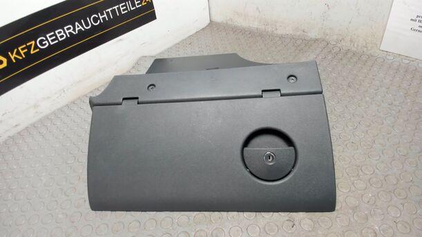 Foto: HANDSCHUHFACH eines Opel Tigra Twin Top 1.3 CDTI GLS