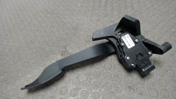 Foto: GASPEDAL ( DIESEL / SCHALTGETRIEBE ) eines Opel Tigra Twin Top 1.3 CDTI GLS