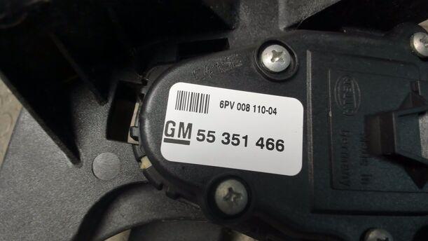 Foto: GASPEDAL ( DIESEL / SCHALTGETRIEBE ) eines Opel Tigra Twin Top 1.3 CDTI GLS