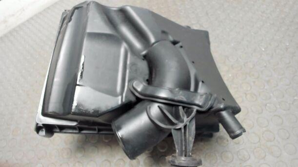 Foto: LUFTFILTERKASTEN eines Opel Tigra Twin Top 1.3 CDTI GLS