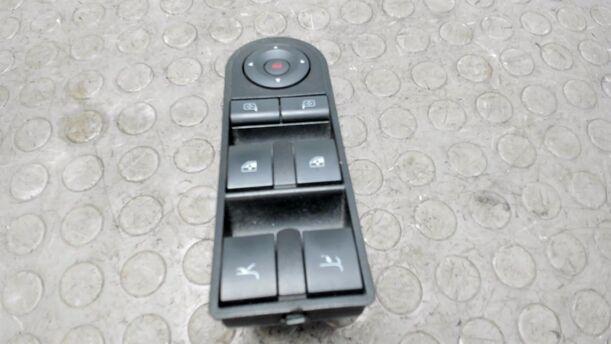 Foto: FENSTERHEBERSCHALTER / SCHALTEREINHEIT eines Opel Tigra Twin Top 1.3 CDTI GLS