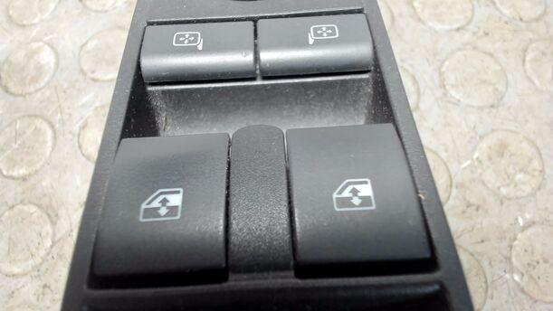 Foto: FENSTERHEBERSCHALTER / SCHALTEREINHEIT eines Opel Tigra Twin Top 1.3 CDTI GLS
