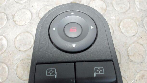 Foto: FENSTERHEBERSCHALTER / SCHALTEREINHEIT eines Opel Tigra Twin Top 1.3 CDTI GLS