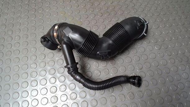 Foto: LUFTFILTERSCHLAUCH eines VW Golf Variant 1.6 TDI DPF GLS