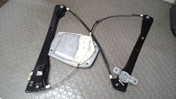 Foto: FENSTERHEBER ELEKTRISCH VORN RECHTS eines VW Golf Variant 1.6 TDI DPF GLS