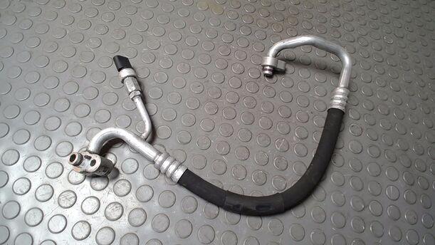 Foto: SCHLAUCH KONDENSATOR/ KOMPRESSOR eines VW Golf Variant 1.6 TDI DPF GLS