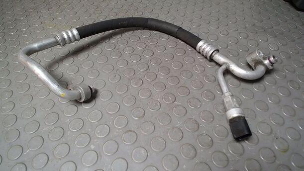 Foto: SCHLAUCH KONDENSATOR/ KOMPRESSOR eines VW Golf Variant 1.6 TDI DPF GLS