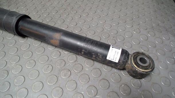 Foto: STOSSDÄMPFER HINTEN ( VARIANT ) eines VW Golf Variant 1.6 TDI DPF GLS