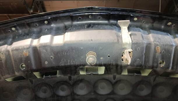 Foto: MOTORHAUBE eines Opel Zafira 1.8 GLS