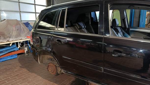 Foto: TÜR HINTEN RECHTS eines Opel Zafira 1.8 GLS