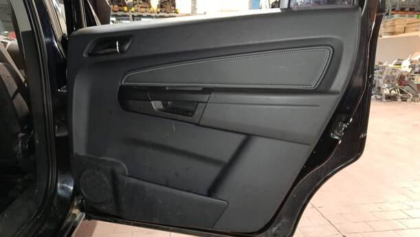 Foto: TÜR HINTEN RECHTS eines Opel Zafira 1.8 GLS
